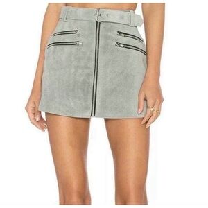Revolve City Slicker Skirt in Smoke
UNDERSTATED LEATHER xs